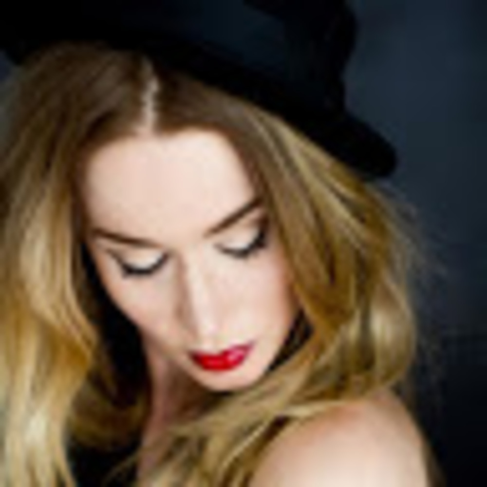 Meet your Posher, Hilary